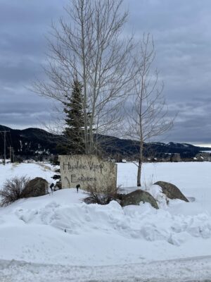 sign to entry of hyalite view estates