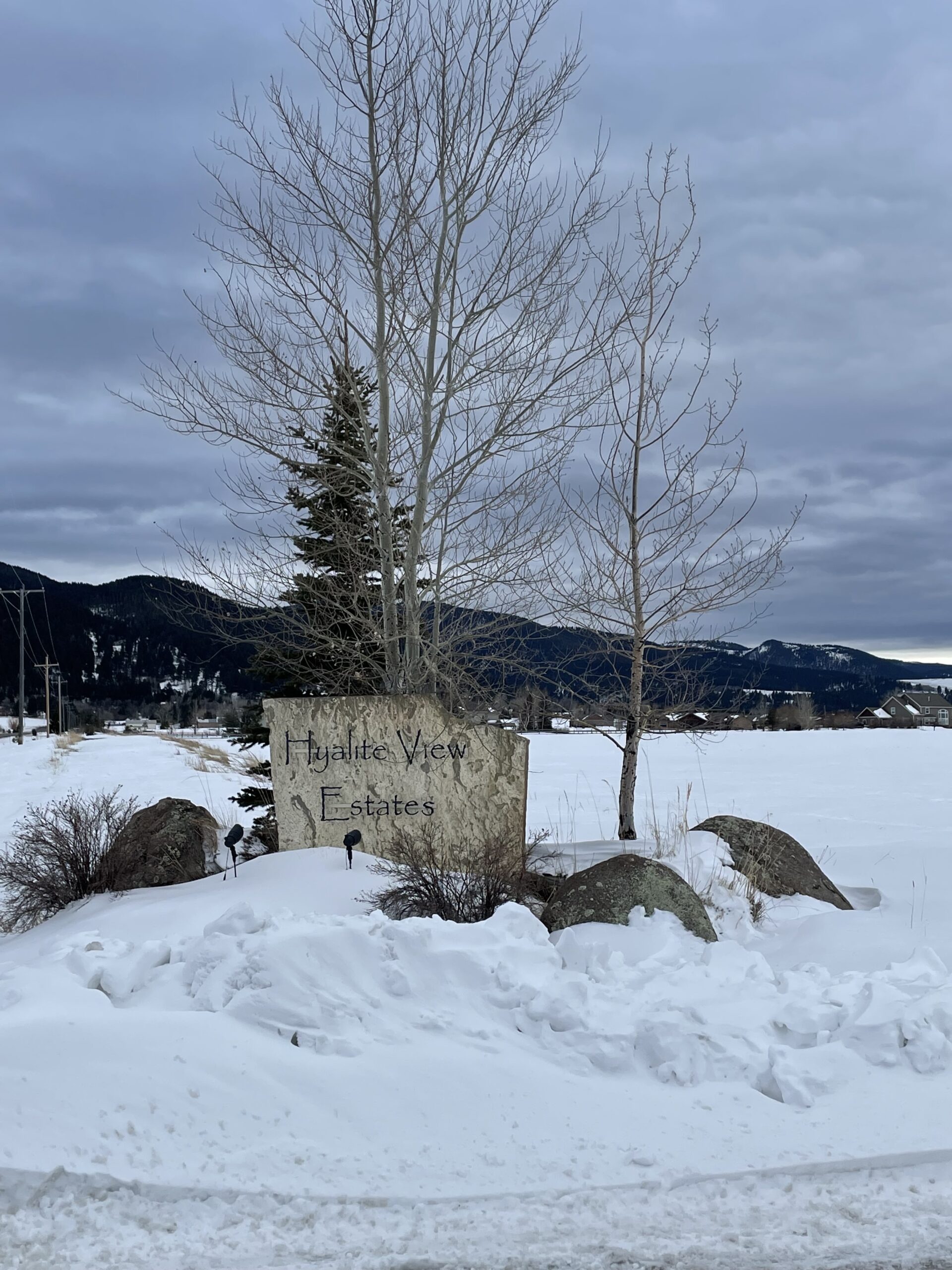 sign to entry of hyalite view estates