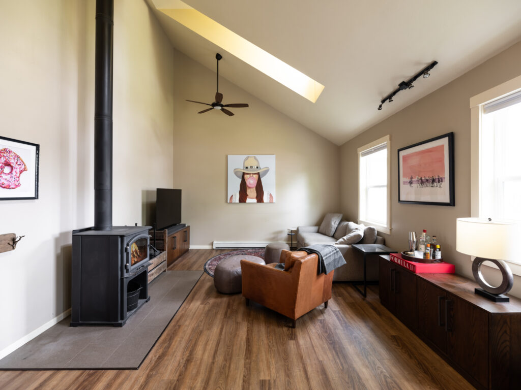 507 Flathead, living room with fireplace