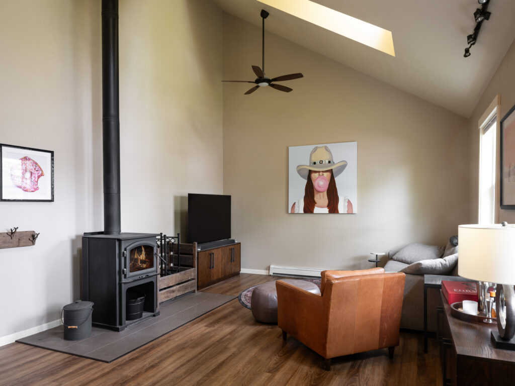 507 Flathead, living room with fireplace