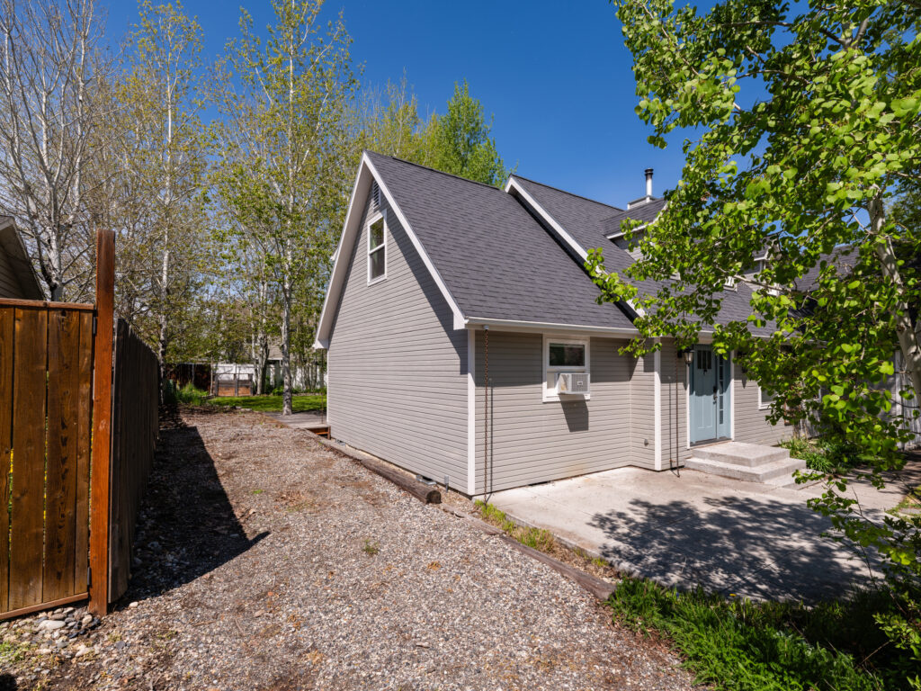 507 Flathead, exterior gravel parking
