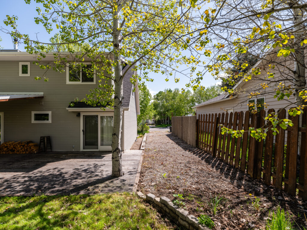 507 Flathead, exterior gravel parking