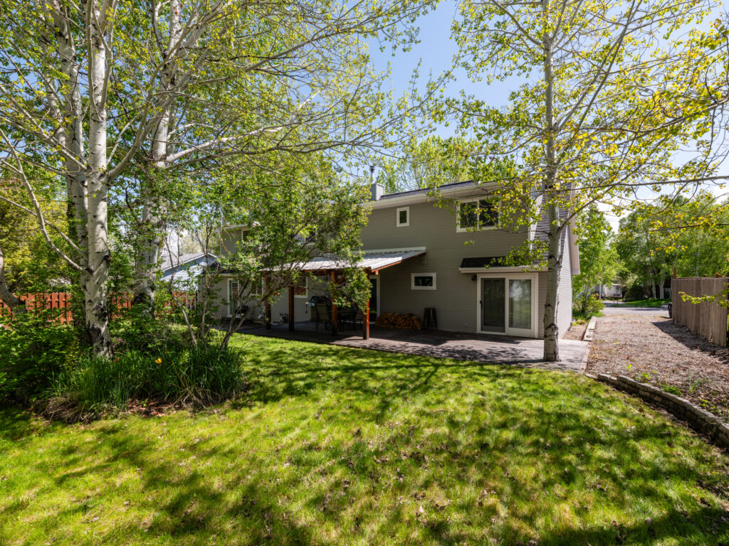 507 Flathead, backyard