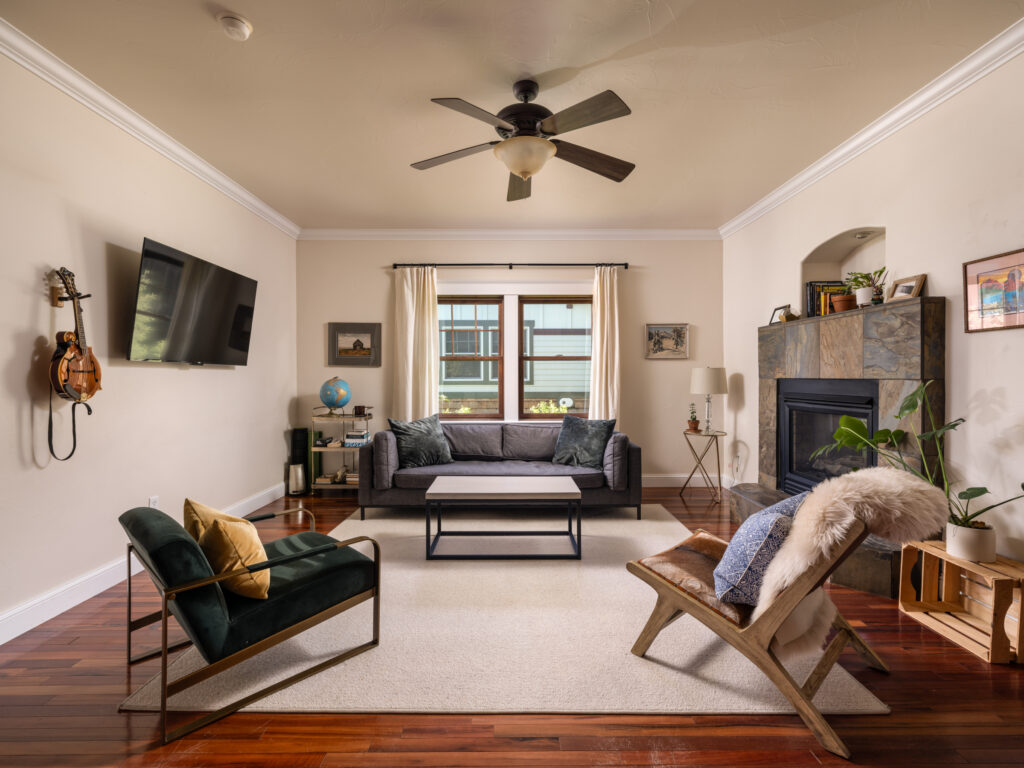 243 Ferguson, Unit 1, living room