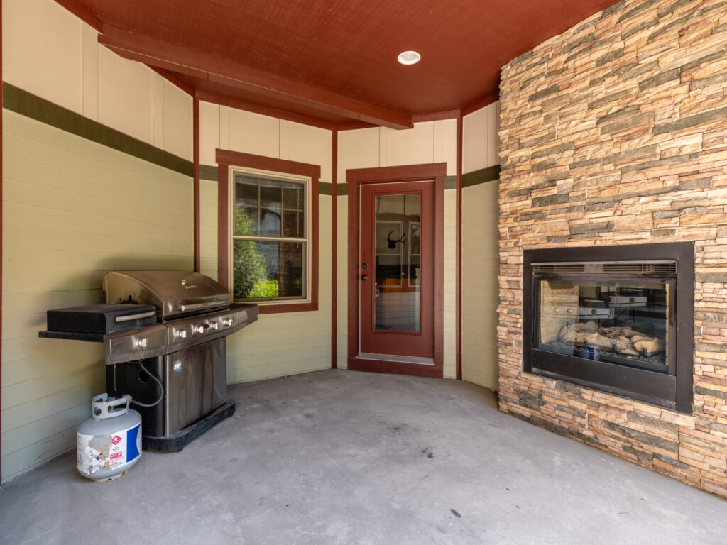 243 Ferguson, Unit 1, patio