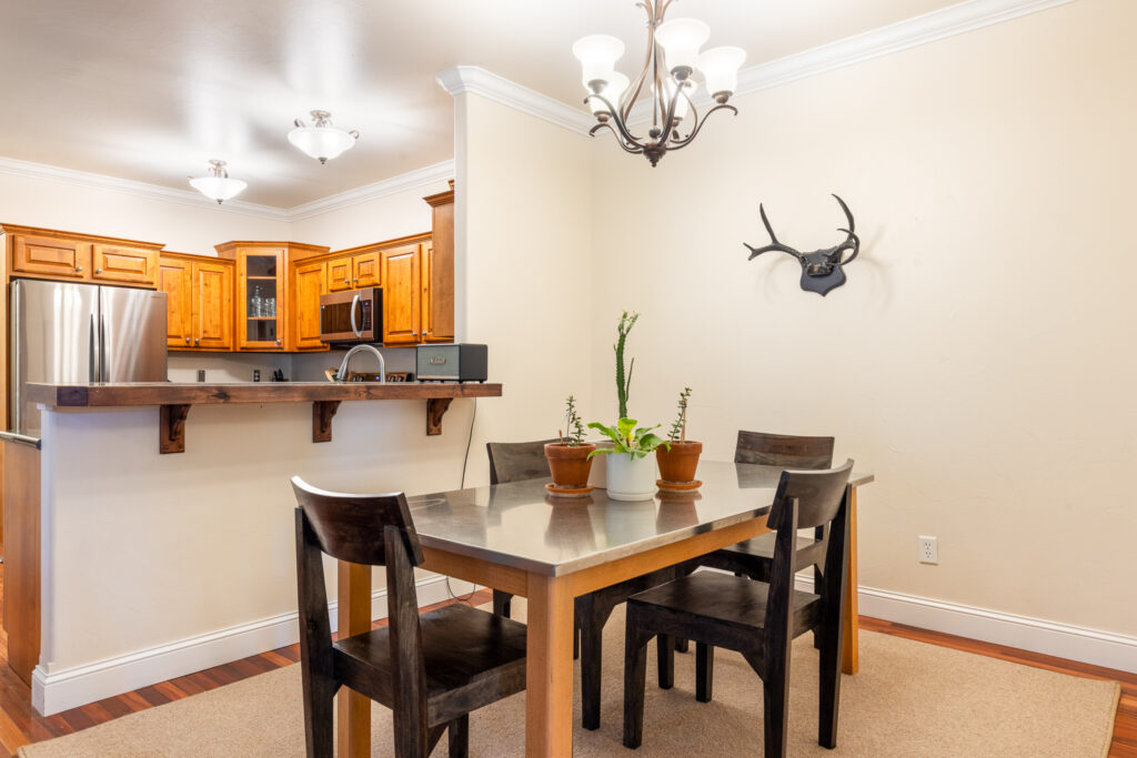 243 N Ferguson, dining