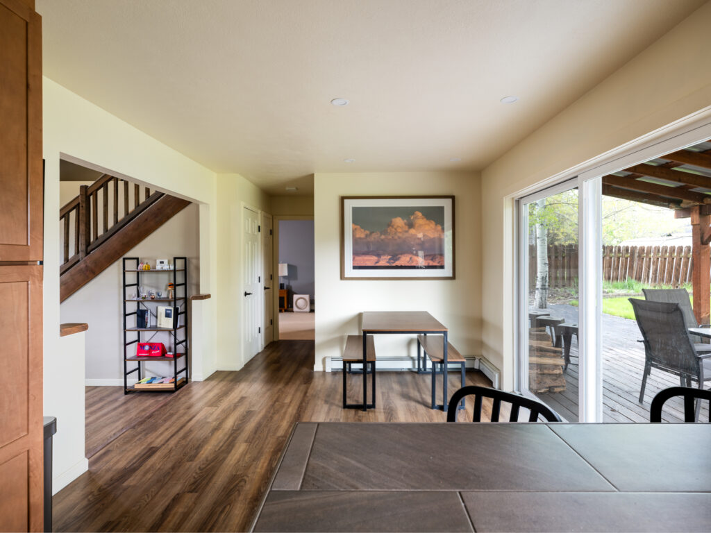 507 Flathead, dining room