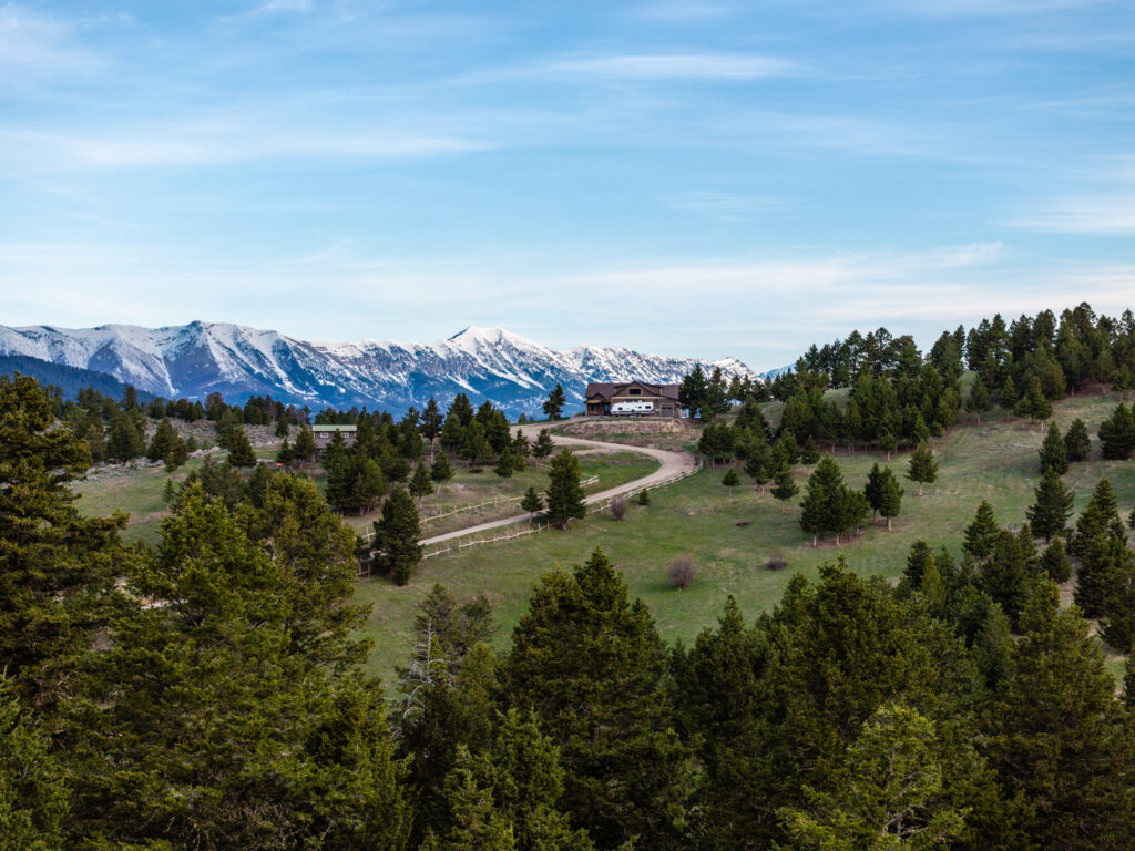 449 Minni Hall, Aerial mountain backdrop