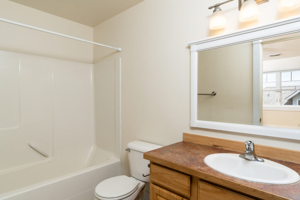 2115 Durston Rd, Unit 11, bedroom #2 ensuite with tub/shower