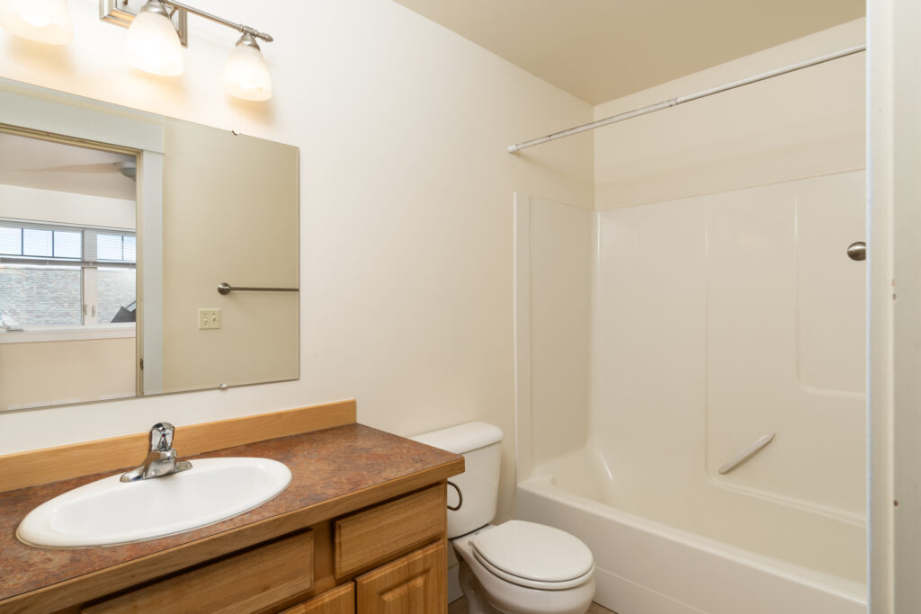 2115 Durston Rd, Unit 11, bedroom #1 ensuite bathroom with tub/shower