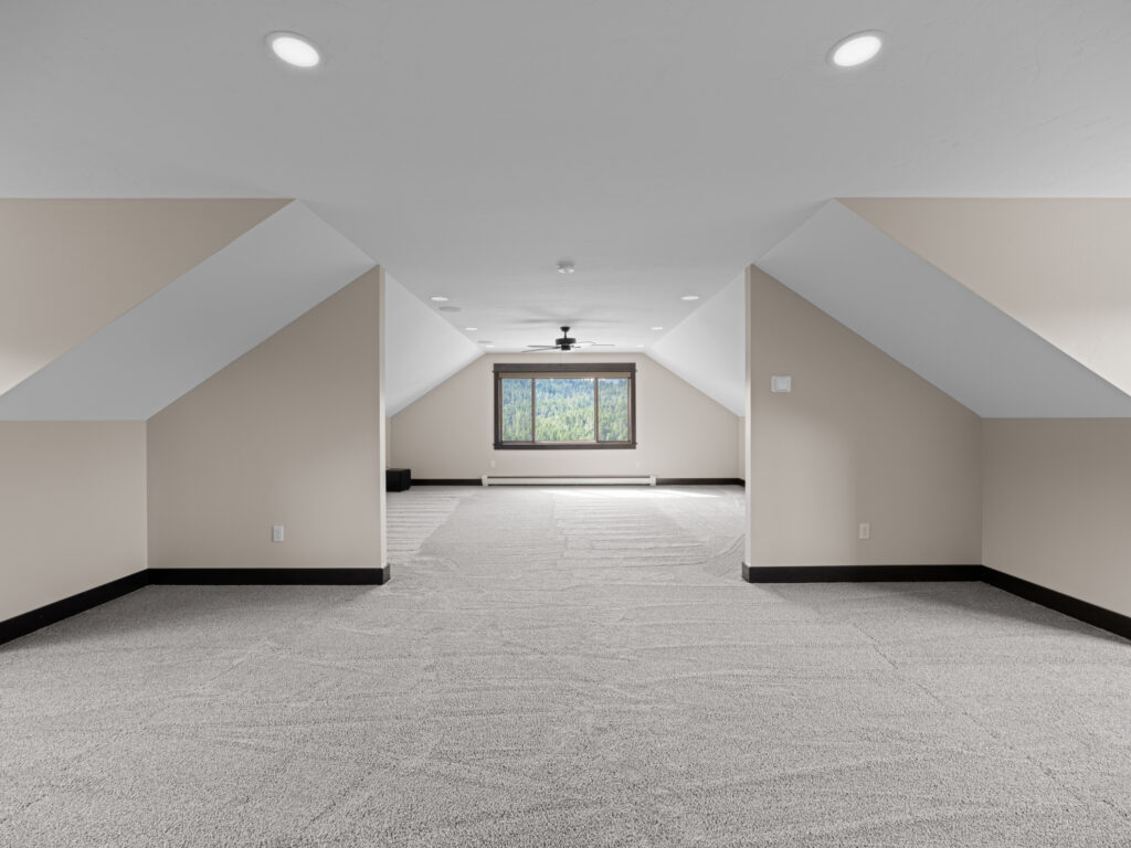 449 Minni Hall, bonus room