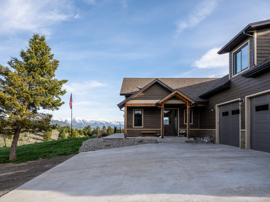 449 Minni Hall, exterior driveway