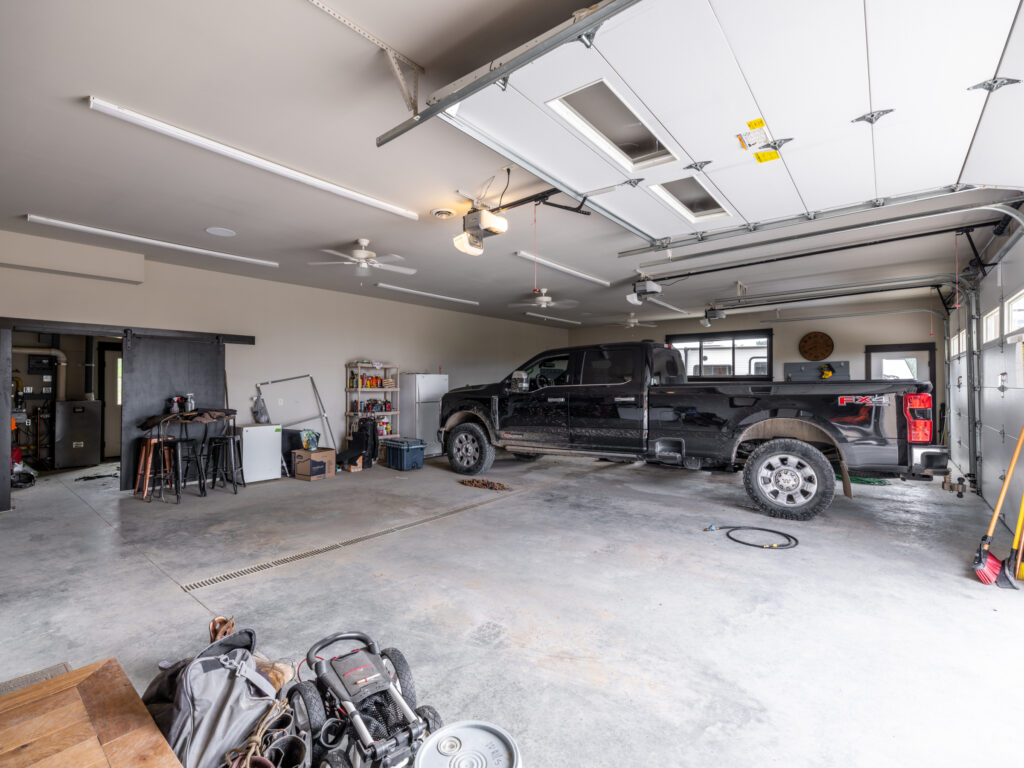 449 Minni Hall, garage bay