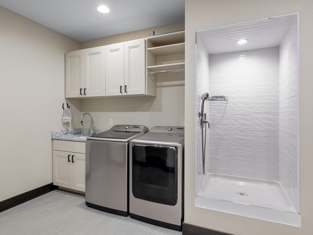 449 Minni Hall, laundry with dog washing station