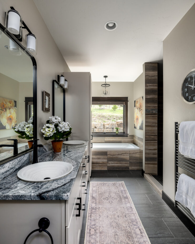 449 Minni Hall, primary bathroom