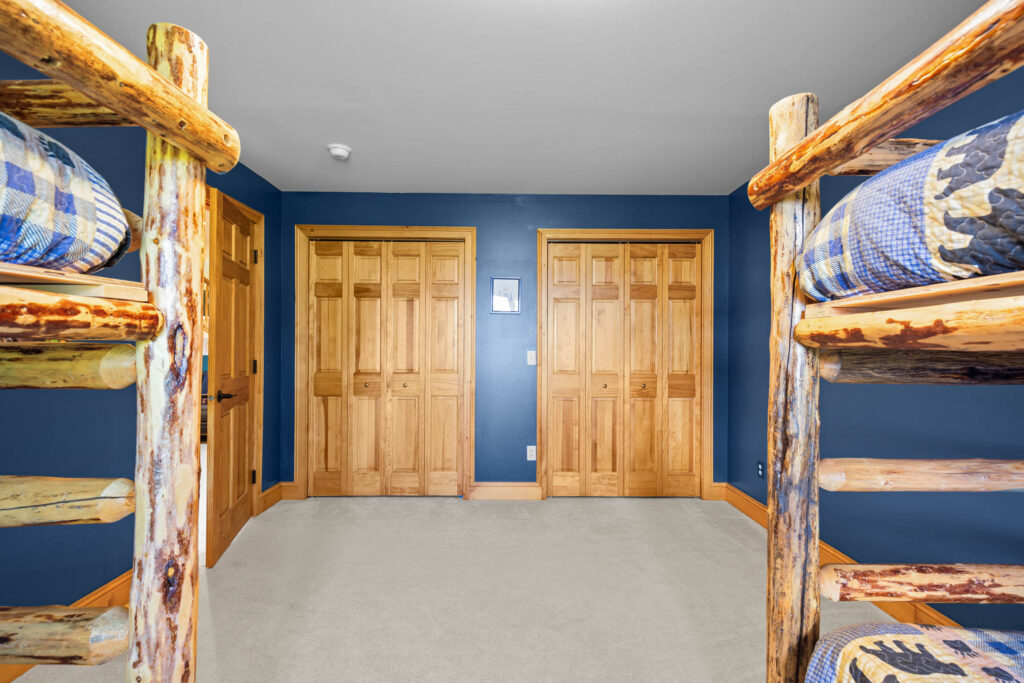 1099 Winchester, Downstairs bunkroom