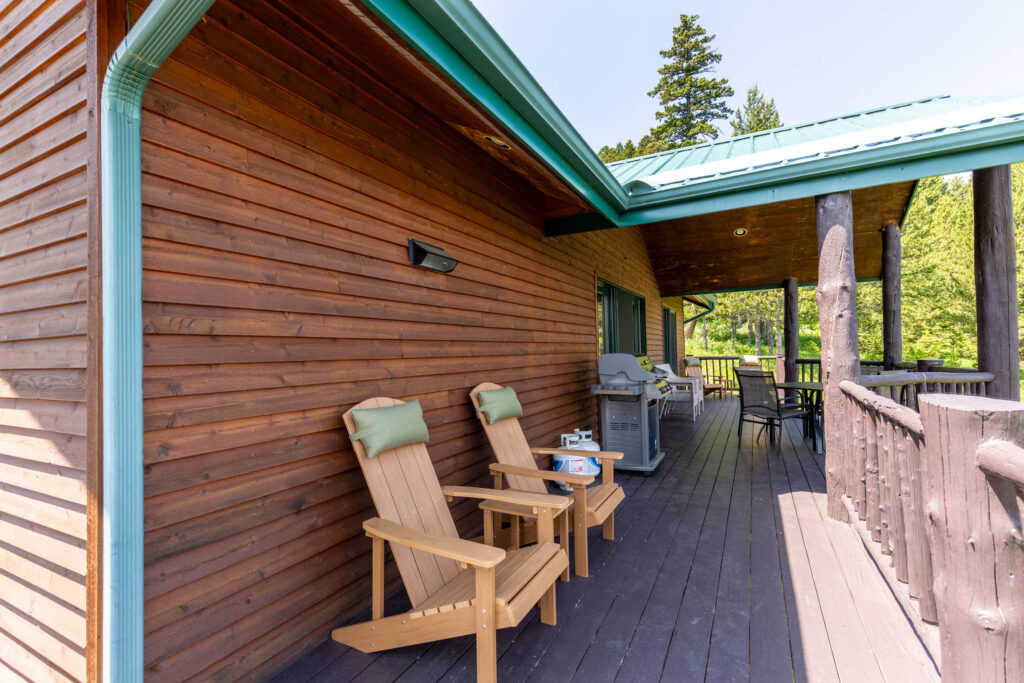 1099 Winchester, deck