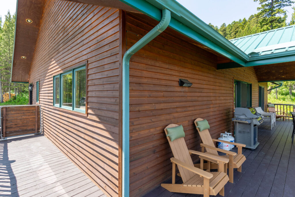 1099 Winchester, deck