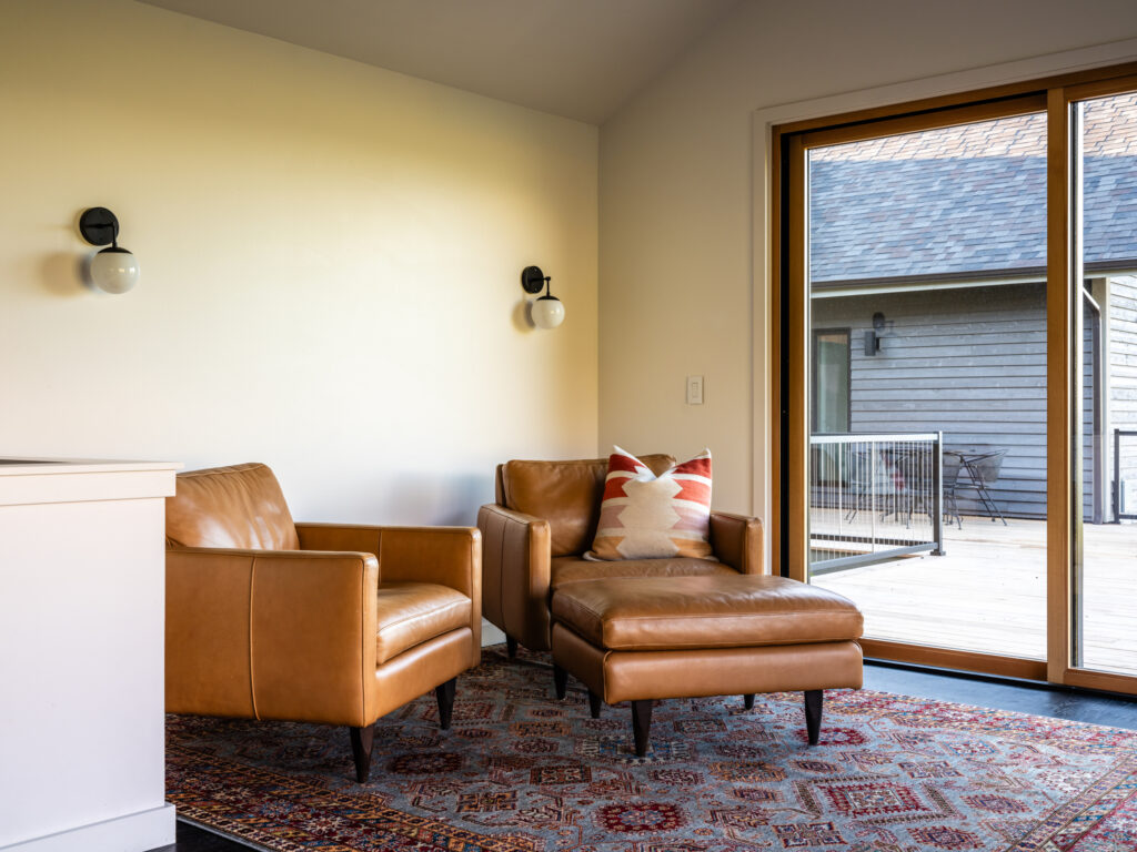 370 Star Ridge, den