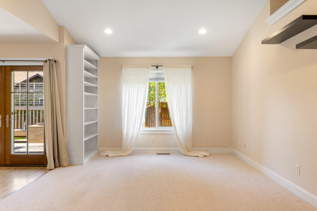 42 Indian Grove, living room facing window