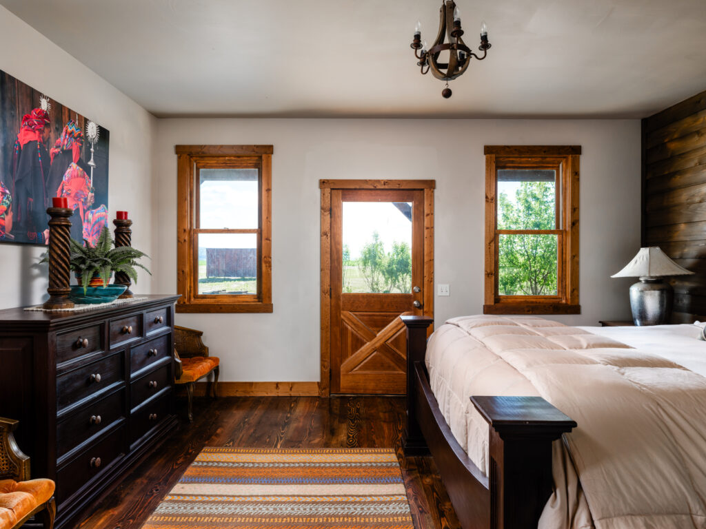 935 Bates Rd, primary bedroom