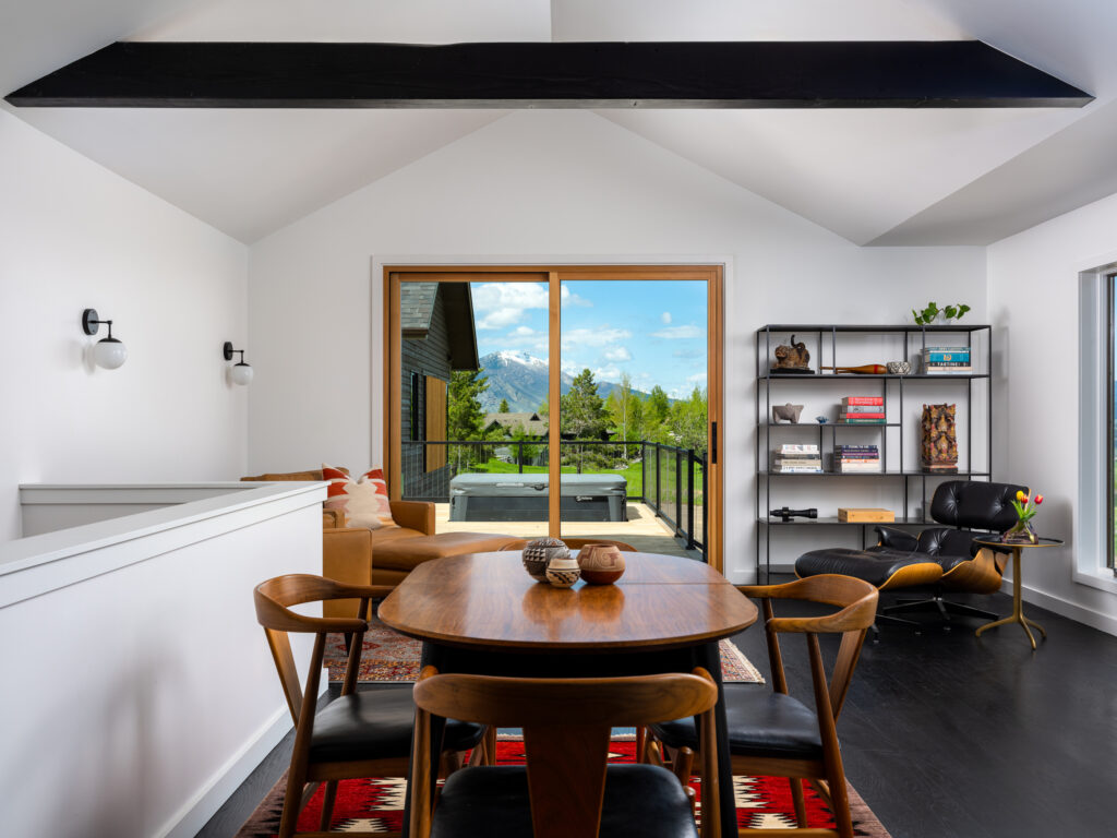 370 Star Ridge, breakfast room