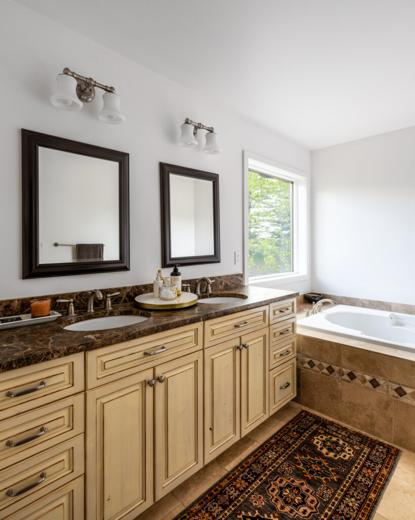 370 Star Ridge, (original) Primary bathroom