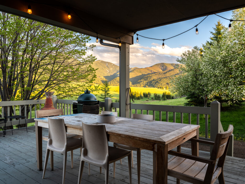 370 Star Ridge, deck dining area