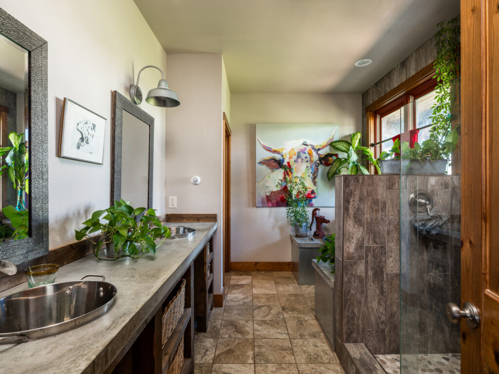 935 Bates Rd, primary bathroom