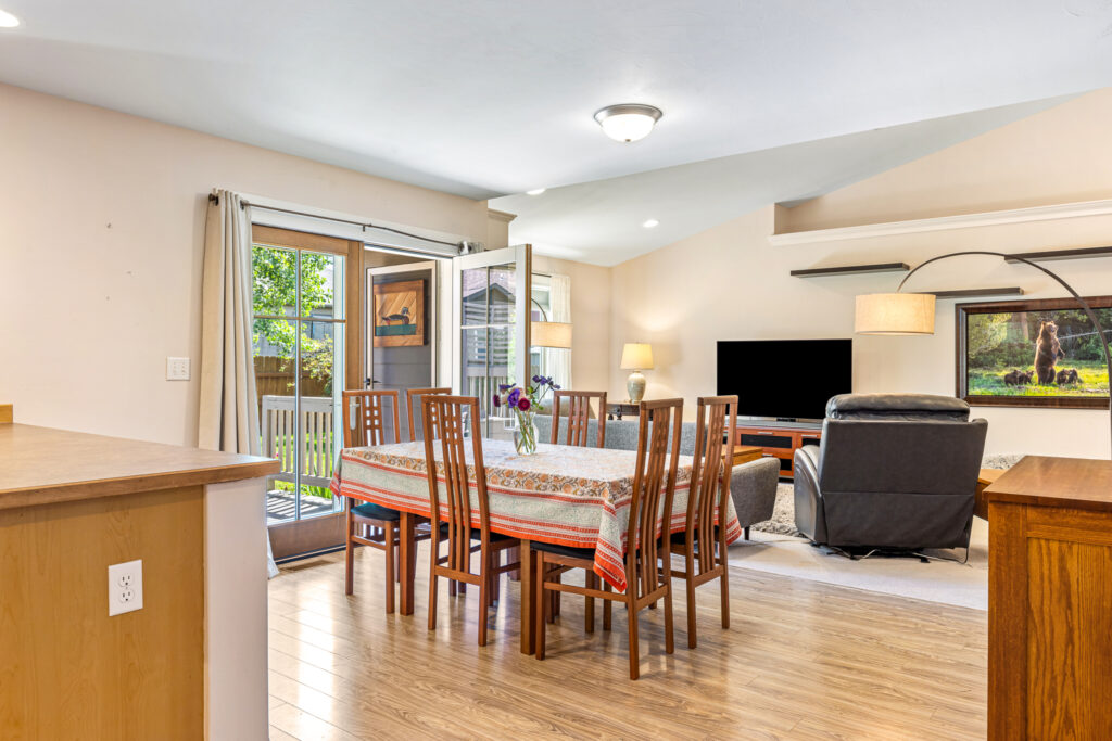 42 Indian Grove, dining and living room