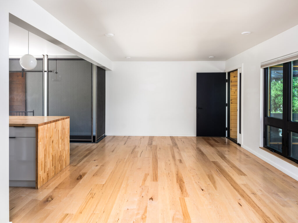 1206 N Cedarview, Living room and front door