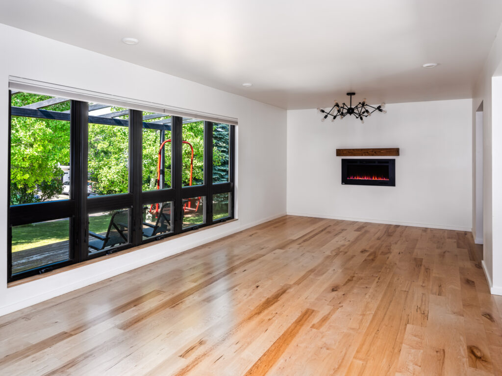 1206 N Cedarview, living room windows