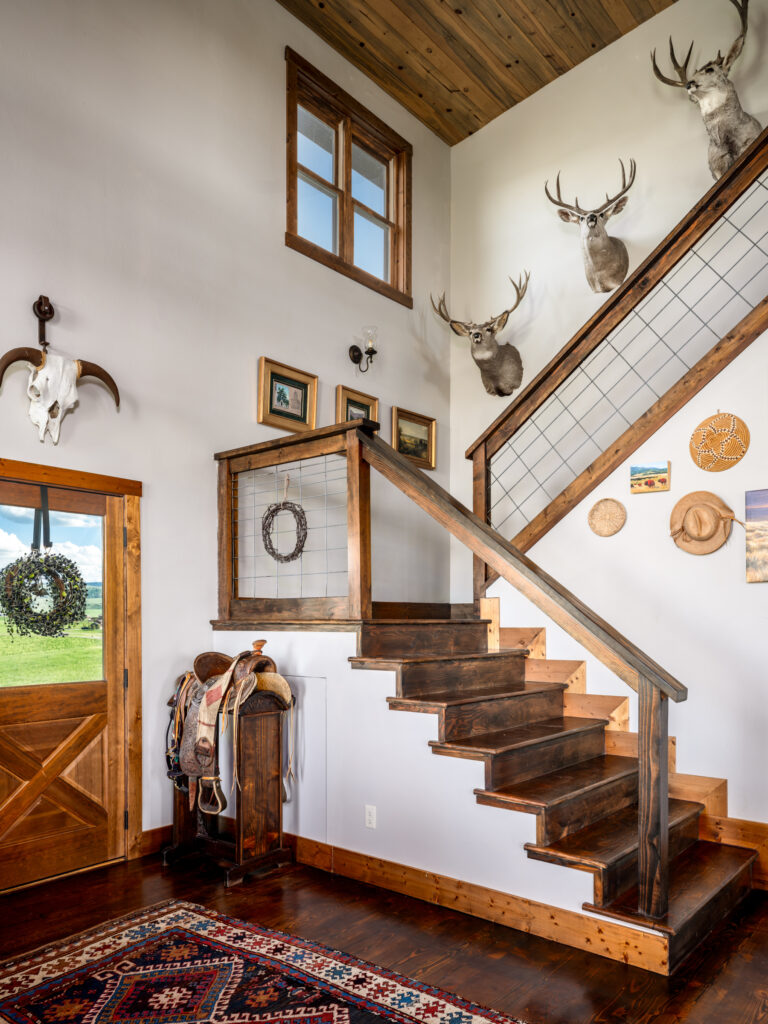935 Bates Rd, stairs