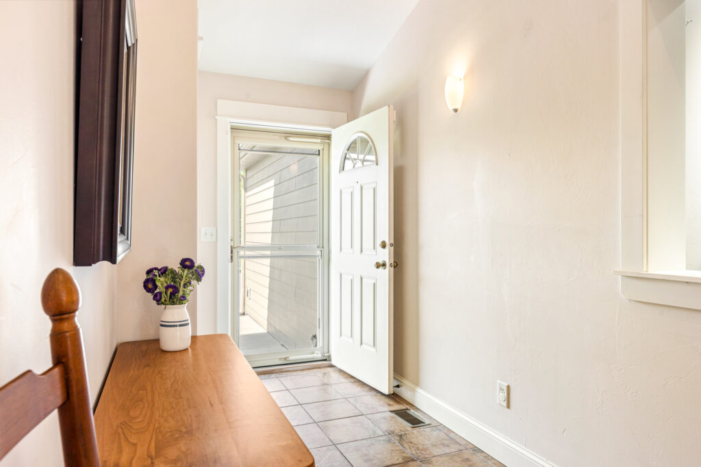42 Indian Grove, entry way