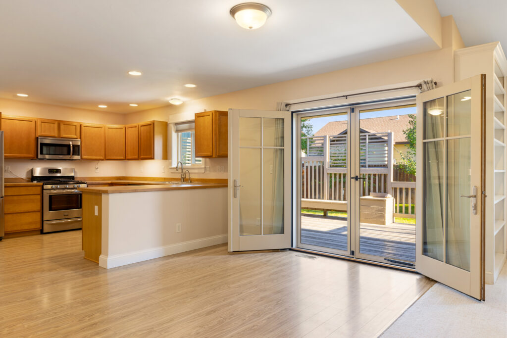 42 Indian Grove, dining and patio