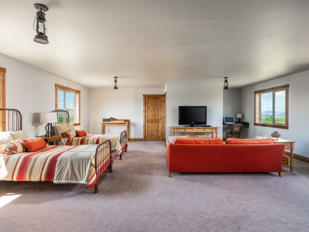 935 Bates Rd, bonus room beds and couch