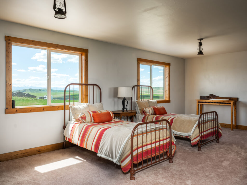 935 Bates Rd, bonus room beds