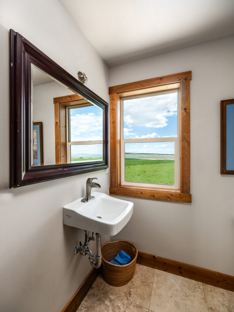 935 Bates Rd, bonus bathroom sink