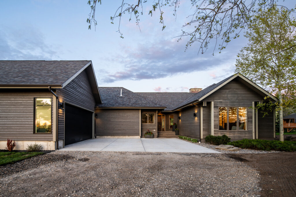370 Star Ridge, garage pad