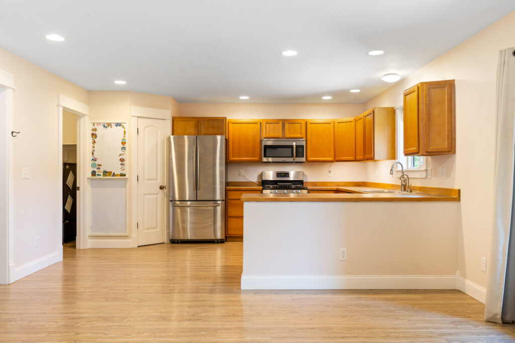 42 Indian Grove, kitchen and peninsula