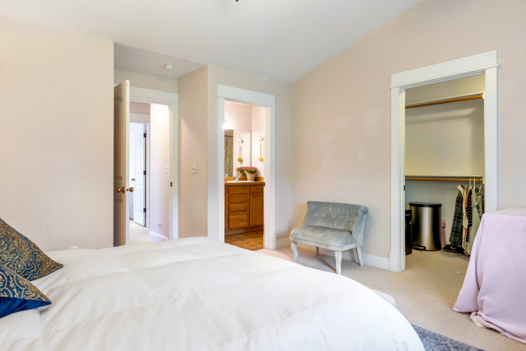 42 Indian Grove, primary bedroom