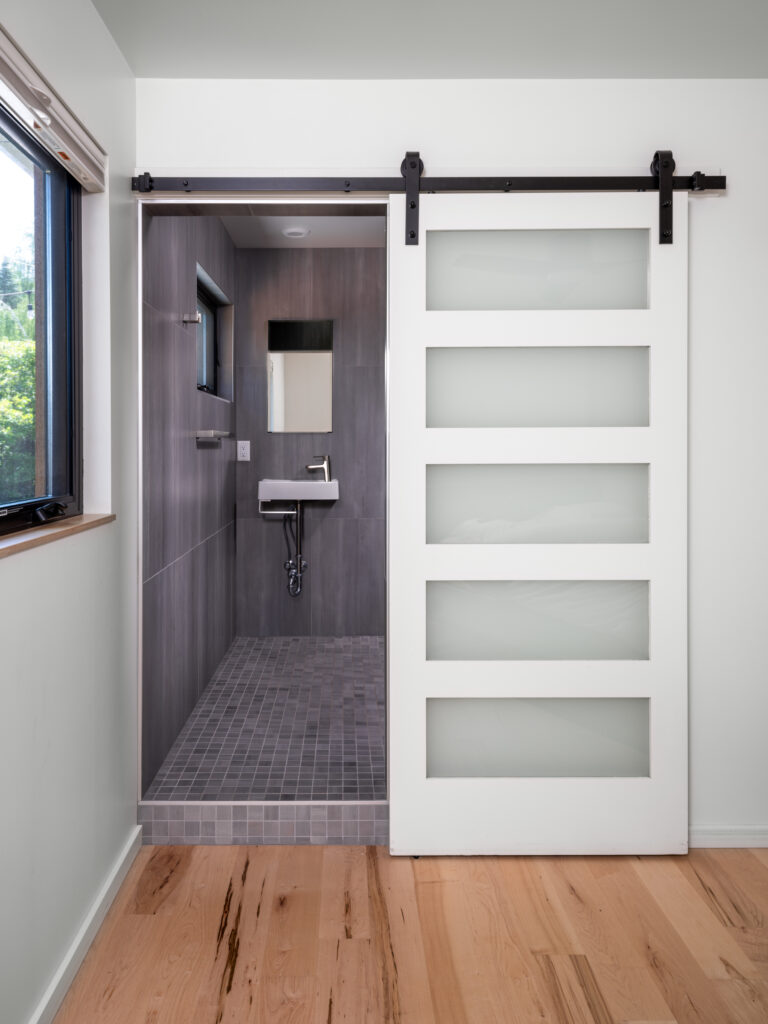 1206 N Cedarview, Primary bathroom