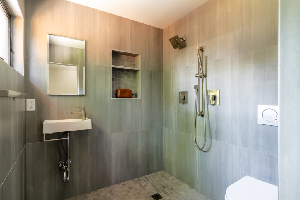 1206 N Cedarview, Primary bathroom