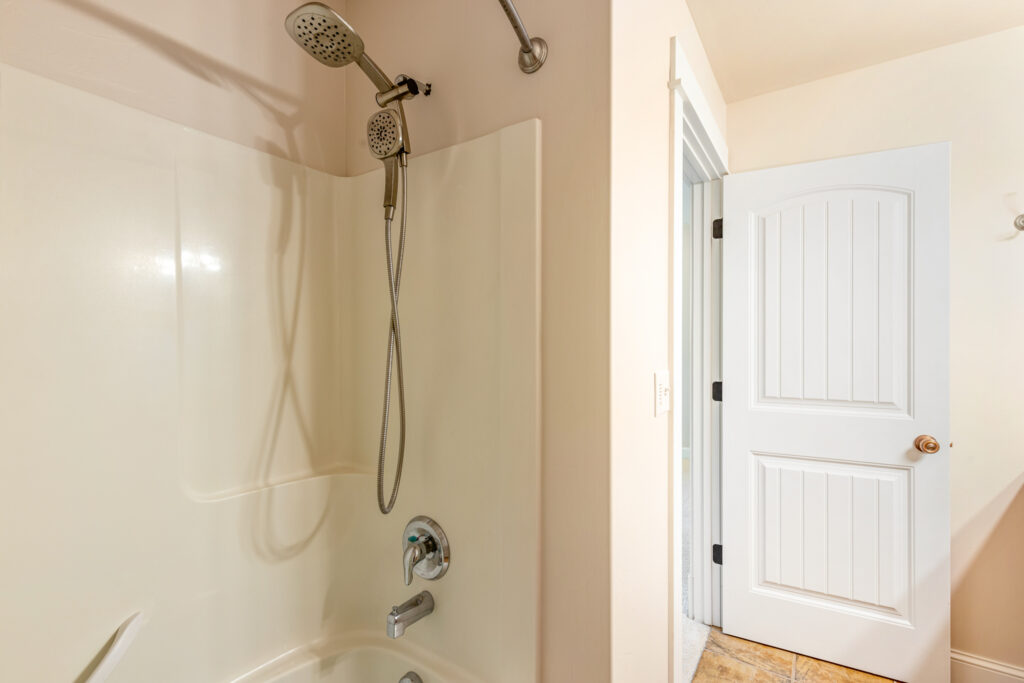 42 Indian Grove, primary bathroom