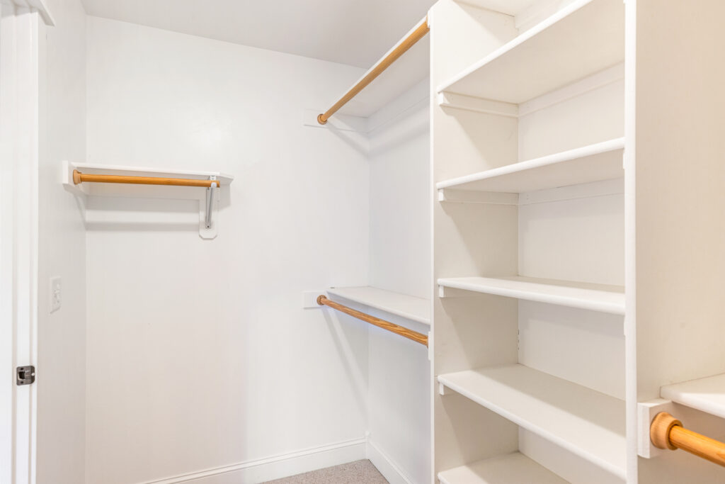 42 Indian Grove, primary closet