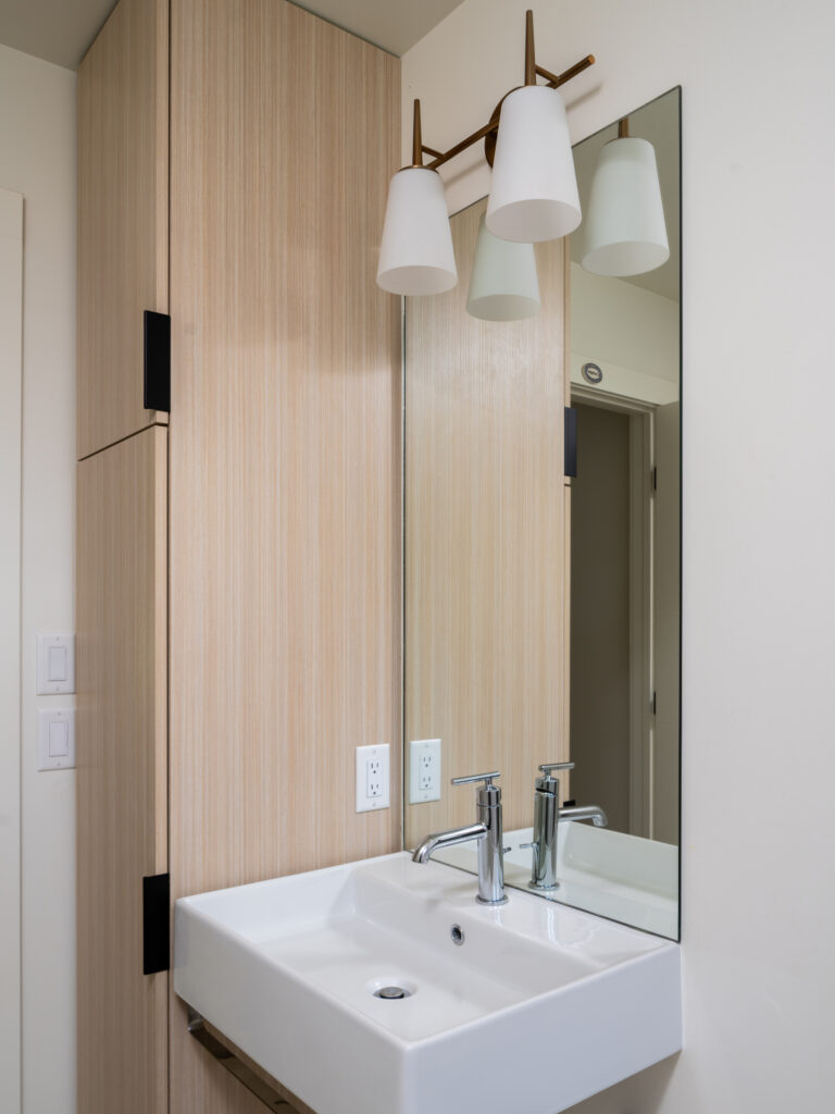 1206 N Cedarview, hall bathroom