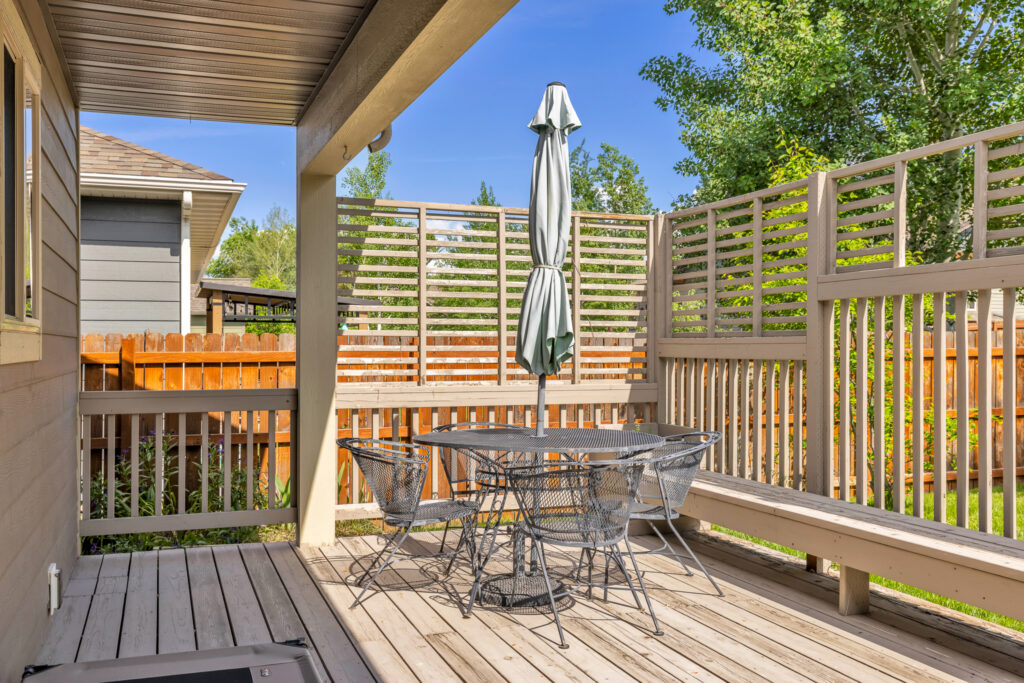 42 Indian Grove, back deck