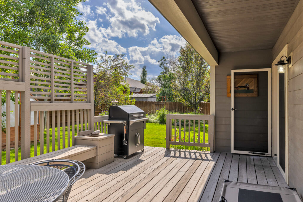 42 Indian Grove, back deck