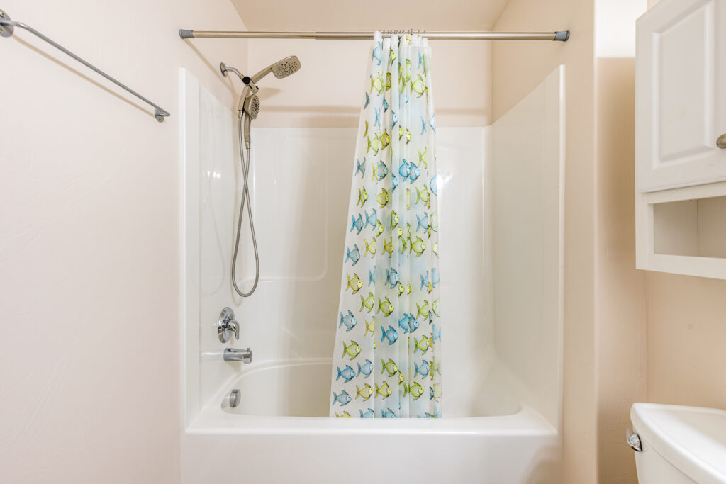 42 Indian Grove, hall bath