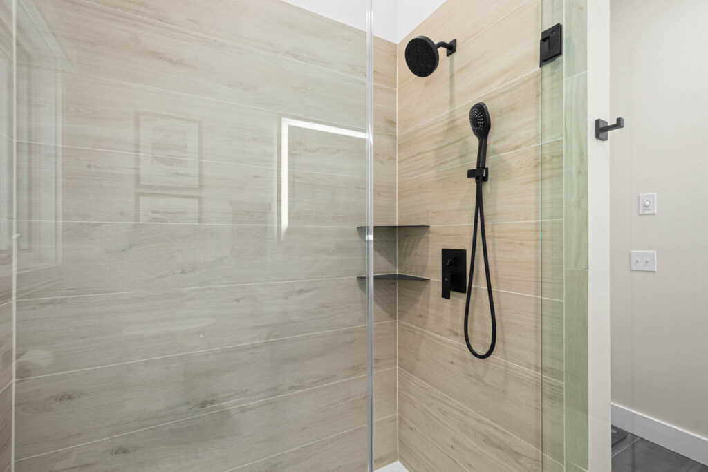 1099 Winchester, Primary bathroom